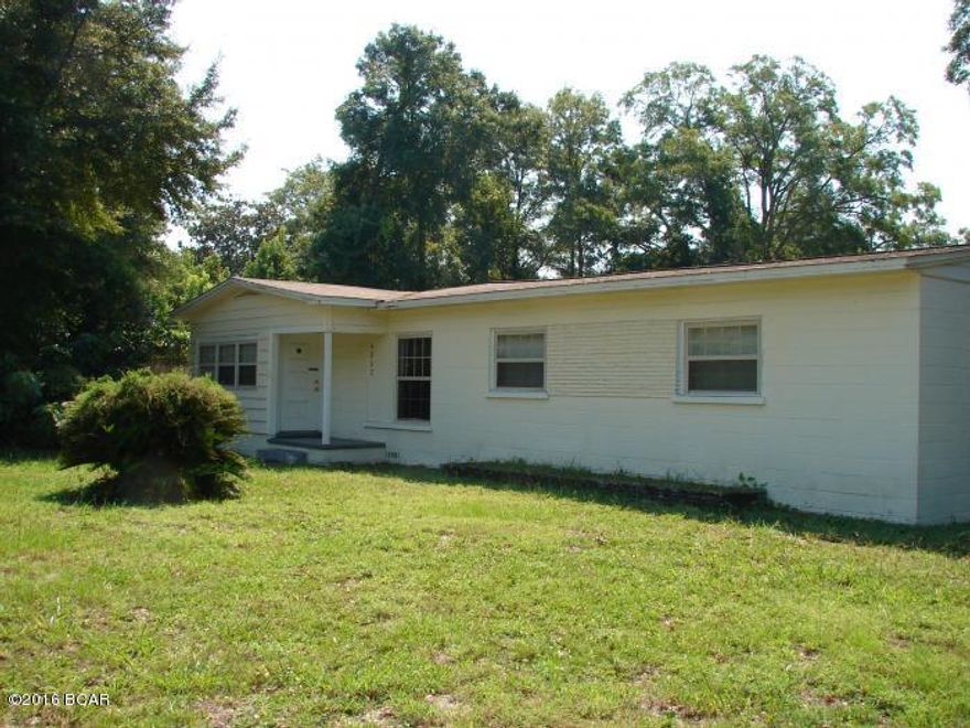 Recently remodeled spacious 3 bedroom 1.5 bath corner lot home. Located near Parker Elementary school and parks. New flooring and dishwasher. Remodeled laundry room and 1 car garage, also has a bonus room.