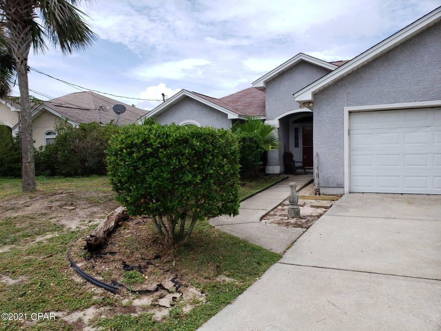 Well maintained home located close to the Navy Base. This home includes a breakfast bar, 2 car garage, crown molding, tray ceilings, a master bedroom suite with a large walk in closet, garden tub, and a separate shower. The privacy fenced back yard is perfect for enjoying the warm Florida weather.