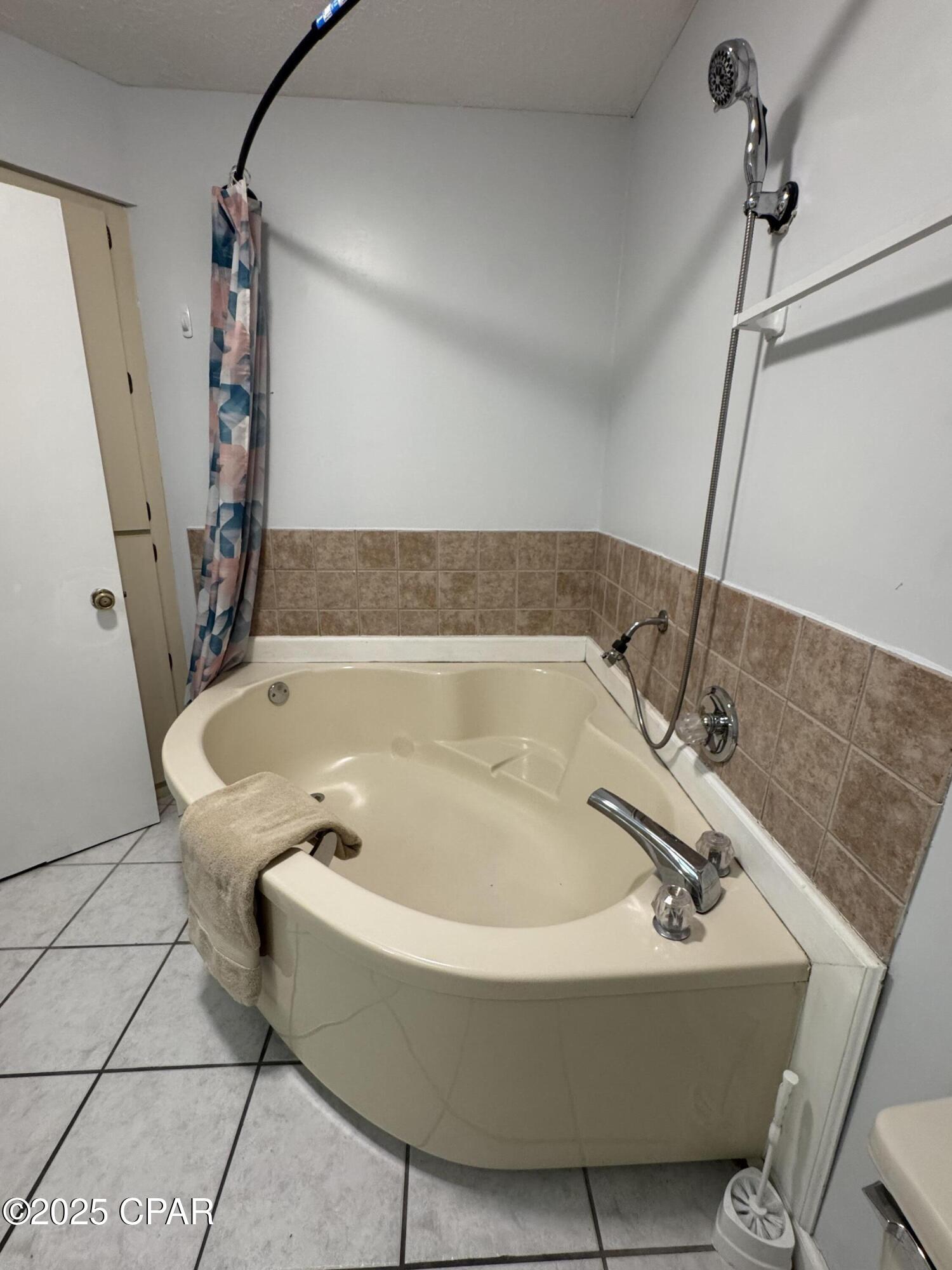 Shade Tree Condo Ph II - Residential