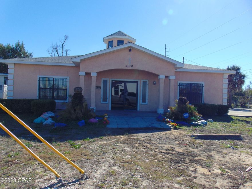 Great Location on the corner of Highway 22 and Bob Little Road. Property sits on a corner lot with high visibility and great traffic count daily. Large open bay with numerous offices, kitchen area and men/women bathrooms.  Excellent for a medical, contracting, or professional office etc. All tiled flooring and plenty of parking in the front and side of building with road frontage. New roof installed 2019