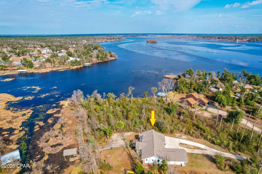 This beautifully updated waterfront home on Deerpoint Lake is truly a standout! 

Located at 4021 Osprey Point in the desirable Osprey Point community, this 4-bedroom, 3-bath residence offers the perfect blend of comfort and lakeside living.

Recently renovated and featuring brand-new appliances, the home showcases modern upgrades throughout. Inside, you'll find a thoughtful layout that combines style and functionality, including the rare benefit of three primary-style bedrooms, offering exceptional flexibility and comfort.
The property also includes a 2-car garage and an extended driveway, providing plenty of room for parking and storage. A cozy wood-burning fireplace makes for the perfect gathering spot on cooler evenings.

Step outside to your private dock and enjoy direct access to Deerpoint Lake--ideal for boating, fishing, or simply relaxing by the water. Waterfront living doesn't get much better than this.
Don't miss your chance to make this incredible home yours--schedule a showing today!


Esta hermosa casa frente al agua, recientemente actualizada en Deerpoint Lake, ¡es realmente excepcional! Ubicada en 4021 Osprey Point, en la codiciada comunidad de Osprey Point, esta residencia de 4 dormitorios y 3 baños ofrece la combinación perfecta de comodidad y vida junto al lago.  
Recientemente renovada y con electrodomésticos completamente nuevos, la vivienda presenta mejoras modernas en todos sus espacios. En el interior, encontrará una distribución bien pensada que combina estilo y funcionalidad, incluyendo el beneficio poco común de tres dormitorios tipo principal, lo que ofrece una flexibilidad y comodidad excepcionales.  
La propiedad también incluye un garaje para 2 autos y un camino de entrada ampliado, brindando amplio espacio para estacionamiento y almacenamiento. Una acogedora chimenea de leña crea el lugar perfecto para reunirse en las noches más frescas.  
Salga al exterior hacia su muelle privado y disfrute de acceso directo a Deerpoint Lake--ideal para pasear en bote, pescar o simplemente relajarse junto al agua. La vida frente al lago no puede ser mejor que esto.  
¡No pierda la oportunidad de hacer suya esta increíble casa--programe una visita hoy mismo!