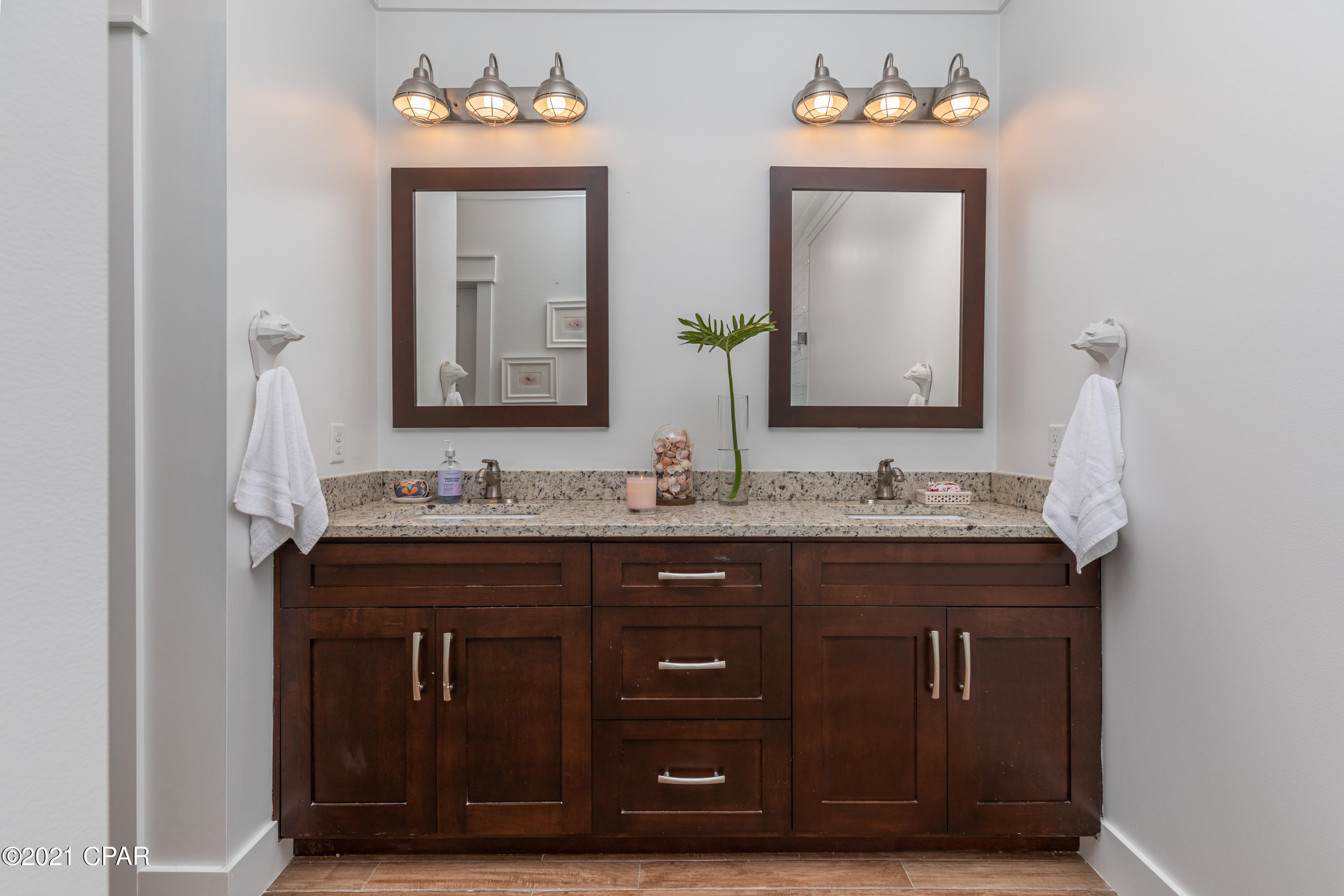 Laguna Beach Estates 7th Add - Residential