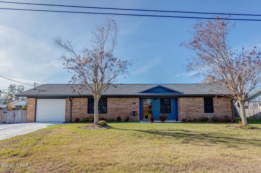 Big on features, small on price!

From the heated and cooled sunroom (not included in sq footage) to the above-ground pool with new pump & filter, hot tub (with new pump & filter), garden shed, lawn irrigation system via well, Generac whole house generator and Rinnai tankless hot water heater to the new roof (2019), new paint and home security system this house is ready for it's next great family.

Call your favorite Realtor to preview today!