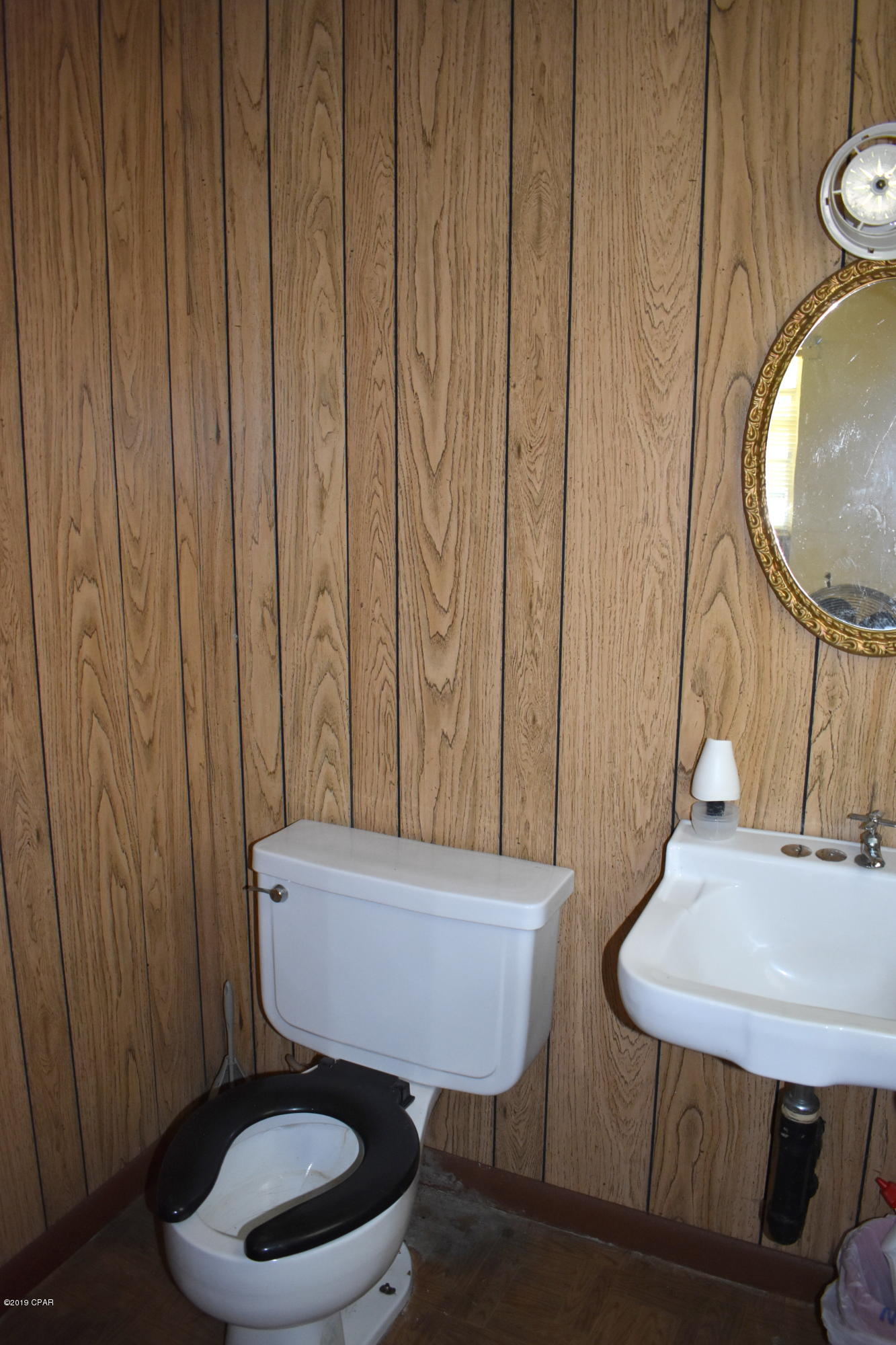 [No Recorded Subdiv] - Commercial Sale