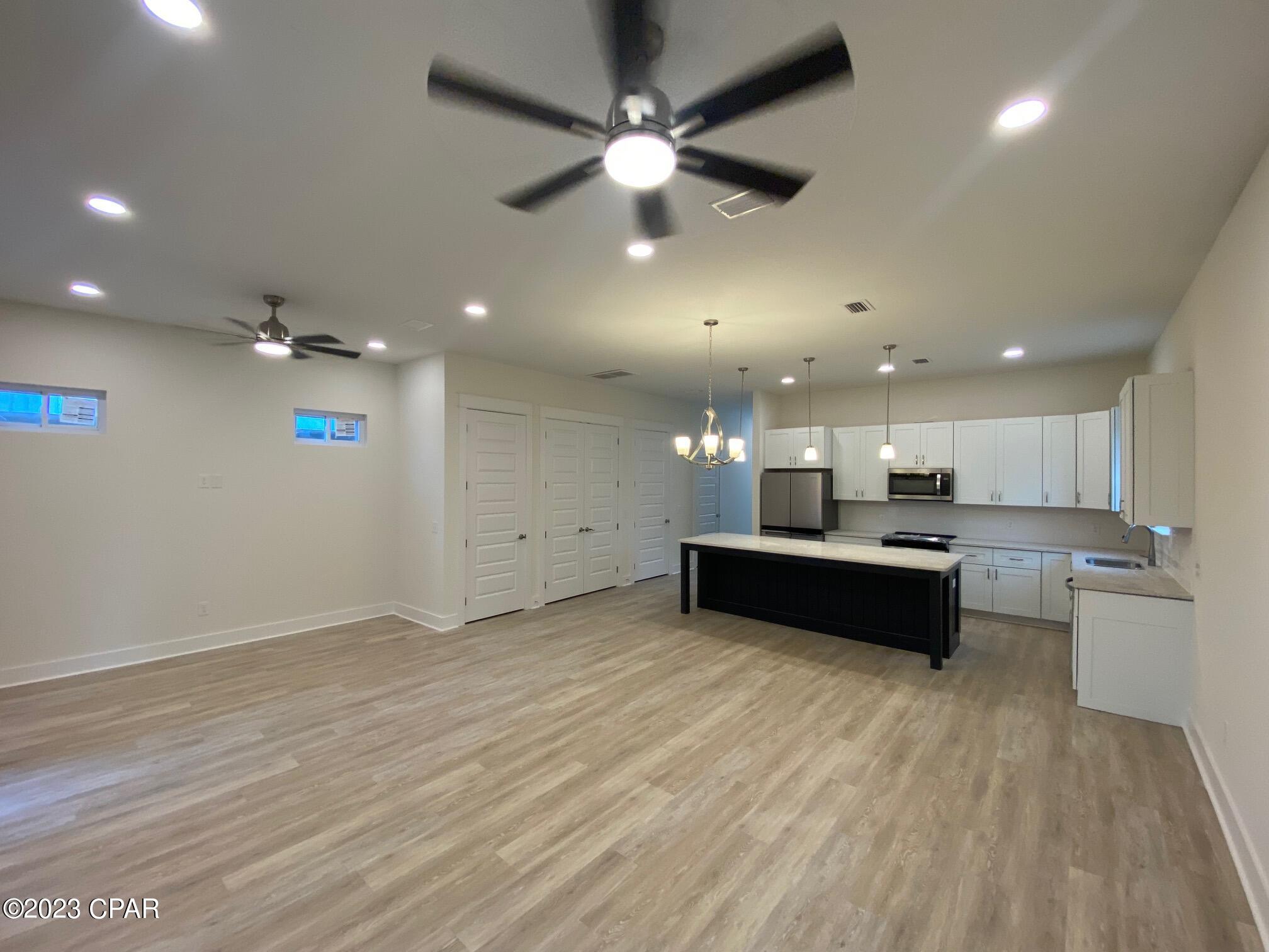 Laguna Beach Estates 9th Add - Residential