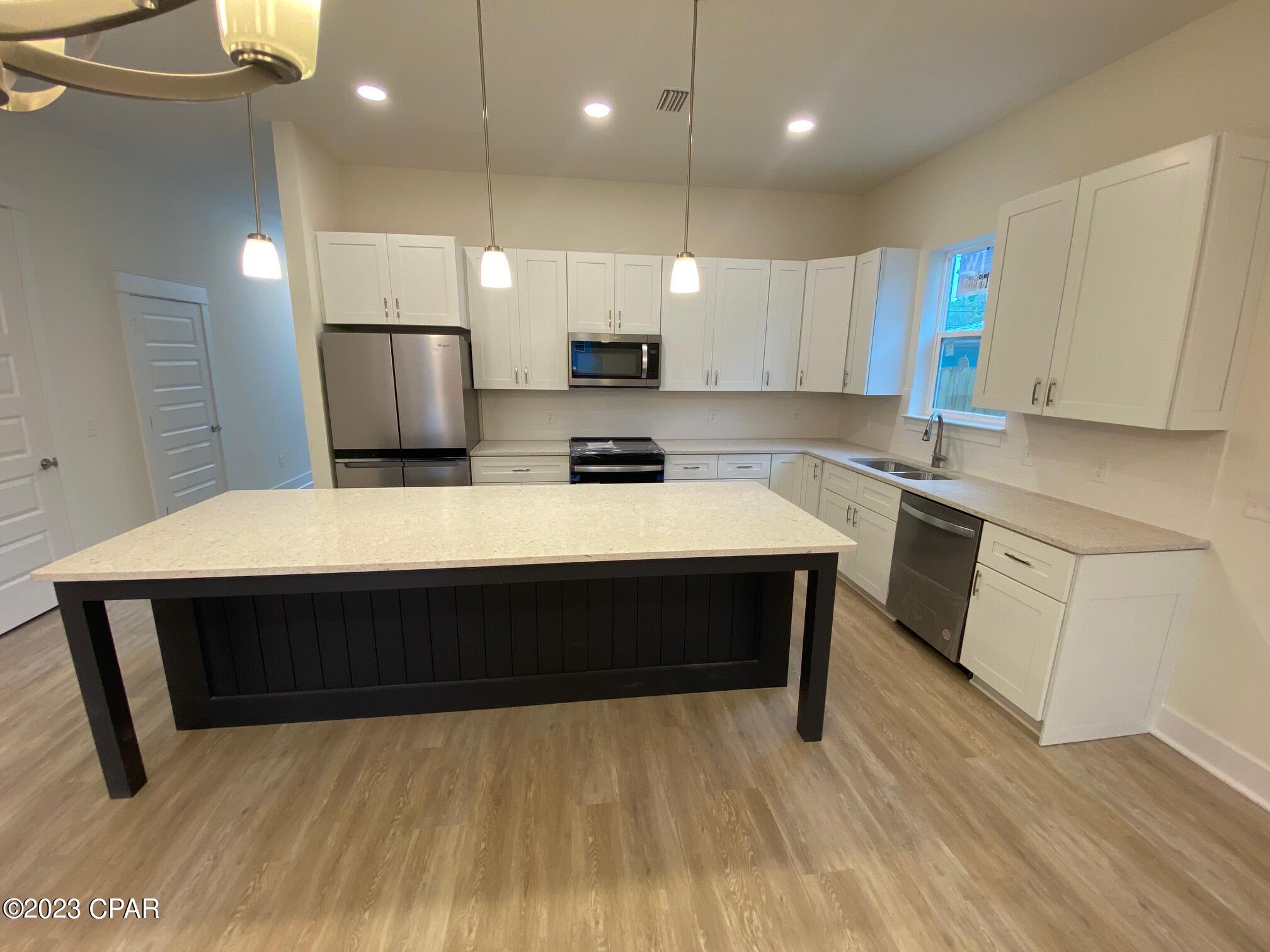 Laguna Beach Estates 9th Add - Residential