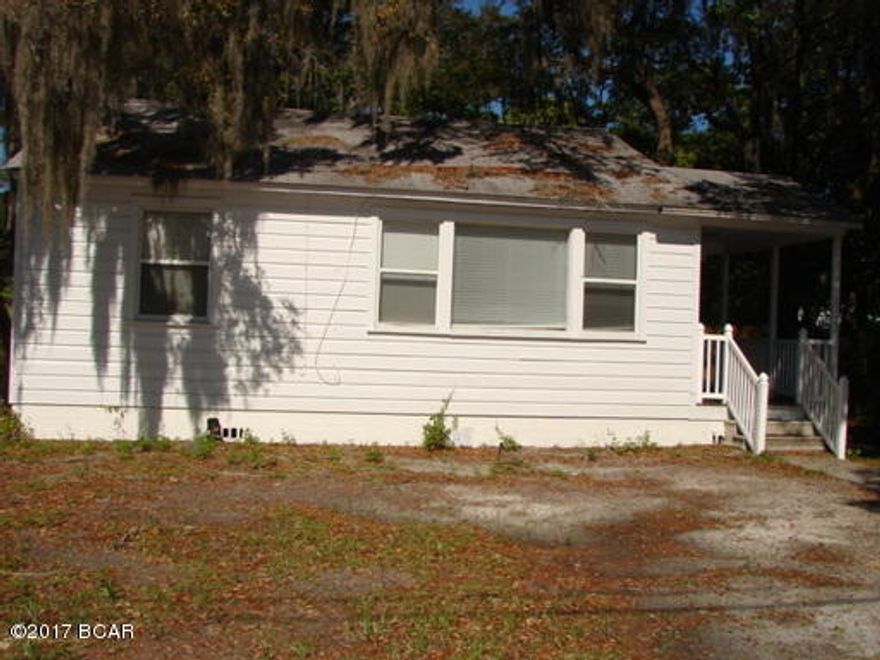 Nice home located conveniently to downtown Panama City. Home has large fenced back yard and a small porch. Home is centrally located to shopping, dining, and schools.