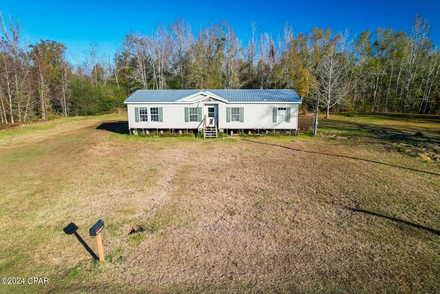 INVESTORS! Here is your next investment opportunity. 3 bedroom/2 bath mobile home located in Cottondale, Florida. New roof in 2022. Well and Septic installed in 2017, septic pumped in 2022. This home sits on a 1.7 acre lot. With a little TLC, this could be the perfect home for you to call your own, rent or flip! Seller is highly motivated! Bring all offers!