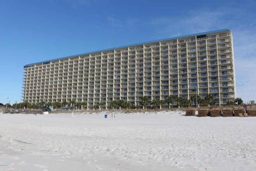 CURRENTLY UNDER CONTRACT, SELLER ACCEPTING BACKUP OFFERS.  The Summit is a great gulf front complex featuring two pools, hot tubs, grilling area, playground, tiki bar, bar & grill, fitness center, and more.  This 1-bed 1.5-bath fully furnished unit even has a washer/dryer and also bunk beds in the hallway to sleep a few extra.  Come see this great condo complex for yourself.  This condo is priced to sell.  Better hurry!