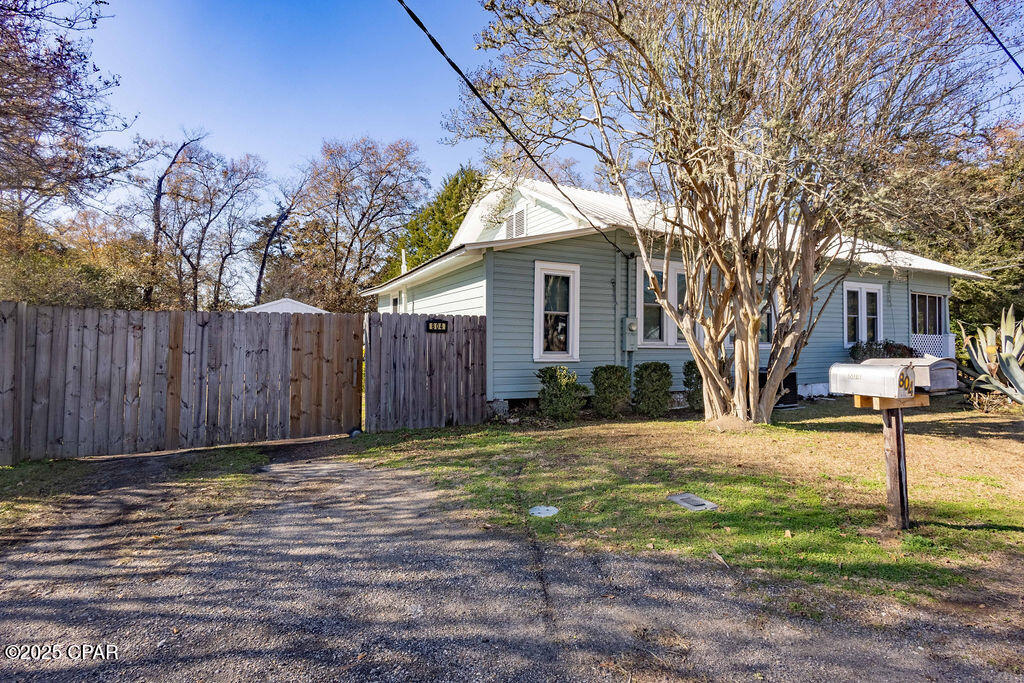 [No Recorded Subdiv] - Residential