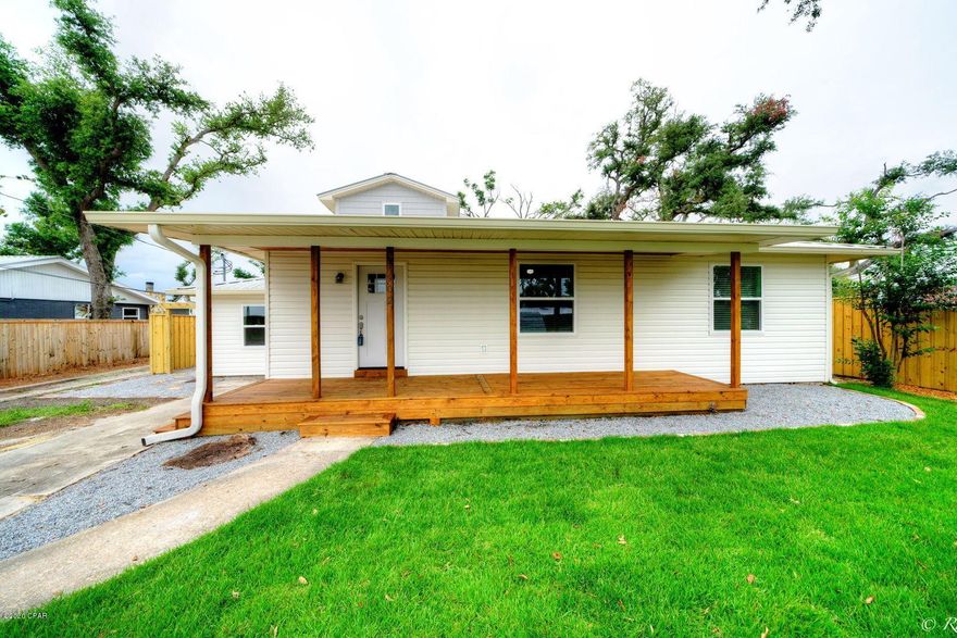 Beautifully remodeled 3 bed, 2 bath home with a den in the desirable neighborhood of The Cove. This home features an abundance of modern updates while maintaining its original character. The kitchen is open to both the living and dining areas, allowing you to host family and friends without missing a beat. The kitchen boasts stainless appliances including a hood range, refinished soft-close cabinets, and a breakfast bar. The kitchen also features a large coffee bar with a built-in desk nook. Off the dining area there is sunk in den that could also be used as an office. For ultimate privacy, the master bedroom is the only room upstairs with an en suite and walk-in closet. The master bath has a shower/tub combo and built-in shelving. The master bedroom offers peek-a-boo views of the Bayou. The two guest bedrooms are located on the main floor of the home and share a full bathroom. Both guest bedrooms have new carpet and ceiling fans. The guest bathroom features a shower/tub combo and updated fixtures. New flooring, paint, and ceiling fans throughout the home. There is a new deck off the kitchen that leads to the large backyard. The backyard has dreamy landscaping opportunities and offers a rare chance to start with a fresh slate. The backyard is secured with a beautiful new privacy fence featuring a pergola above the front gate for a grand entrance. The privacy fence also has a side entrance off the alley access to this property. This Cove charmer is a must-see!