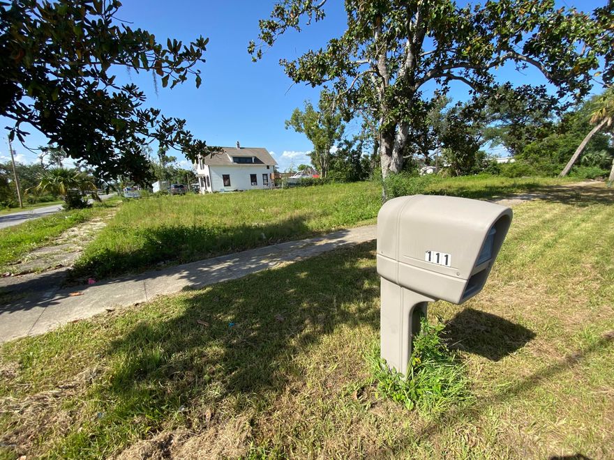 Look at this large buildable lot right in central Lynn Haven! Just off the hustle of Highway 77 and situated on historic 5th near alll the great waterfront parks of the area. Multipurpose lot that could easily be converted to commercial zoning



Public sewer, water, and natural gas are available and ready for hook up. Incredible opportunity to own a a lot in one of the more central growing and desirable areas in Bay County. A short walk to Lynn Haven Elementary and all the amenities of Highway 77.



Survey available