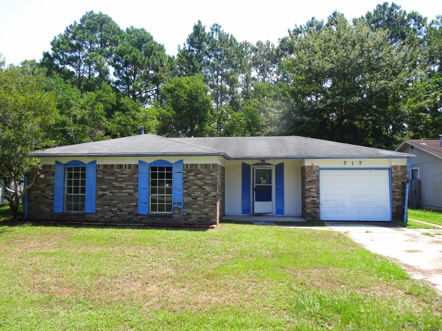 This cute 3 Bedroom 2 full Bath home features a 12x19 Living Room, Eat-In Kitchen, good sized Bedrooms, enclosed porch, one car garage and a large fenced Backyard. Convenient to Tyndall AFB and Callaway shopping and restaurants. The home has a lot of potential and ready for your personal touches. Age, Square Footage, and room sizes approx., if important please verify.