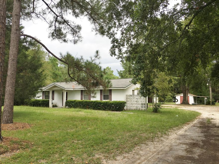 3BR/2.5Bs, 1739 H/C sq ft, Central electric h/c replaced in 2011, brand new carpet, spacious kitchen, bonus room and 11 ACRES. property fronts hwy 90. the 11 acres is wooded, used to be field but has grown up in volunteer pines and scrubs. Home is concrete block and solid.