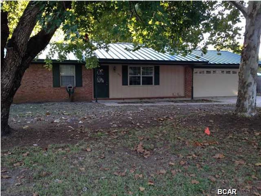 Newly remodeled home in the quiet neighborhood of Venetian Villa. The owner has spared no expense when it comes to the updates in this home. Starting with a new metal roof, new paint throughout, new carpeting in the bedrooms, hallway and main living areas, new tile in the bathrooms, kitchen and laundry room. The kitchen offers stainless steel appliances and new countertops. The backyard is spacious and includes two large storage sheds and a brand new wood fence. This house is move-in ready.