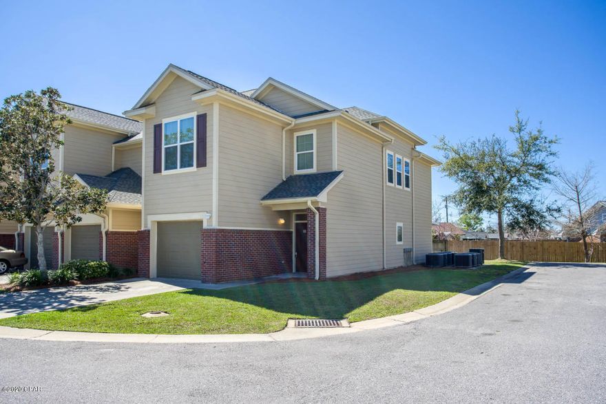 Townhome in gated community of Baldwin Rowe. Hardwood and carpet flooring, 9 ft ceilings, double vanity in master bath, large walk in closet, 1 car garage, and community swimming pool. Trash and yard maintained by complex. Comcast basic cable is also provided by the HOA.





*No Pets*