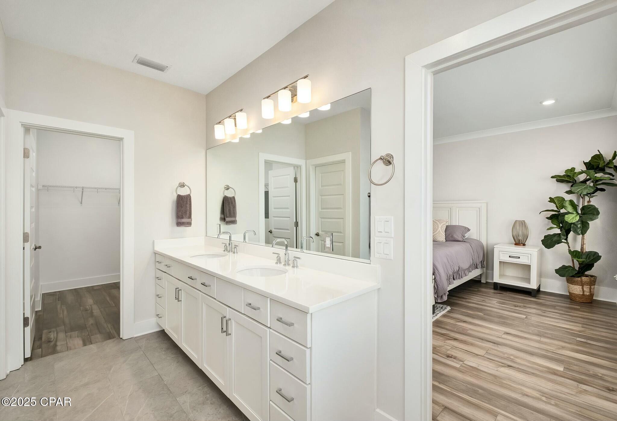 Cessna Landing - Residential