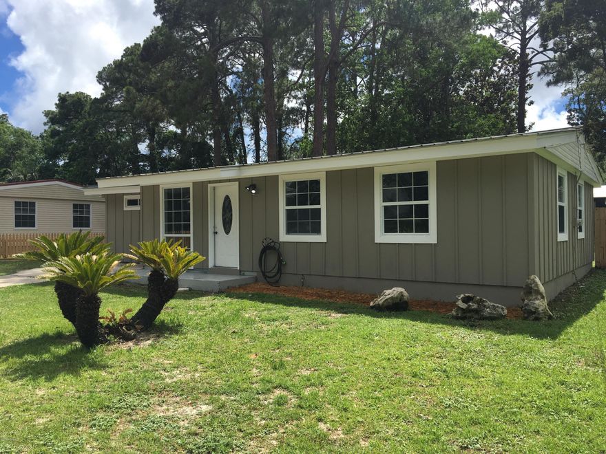 This well maintained and recently updated charming Cove home is move in ready. This 3 Bedroom, 2 Bath home located on a large lot with fenced in back yard plus alley access with a double gate so you can park your boat or RV in your backyard! Interior features include new paint throughout, new carpet, updated kitchen and bathrooms with new fixtures and vanities in both baths PLUS Rinnai Hot Water Heater!... See it today!