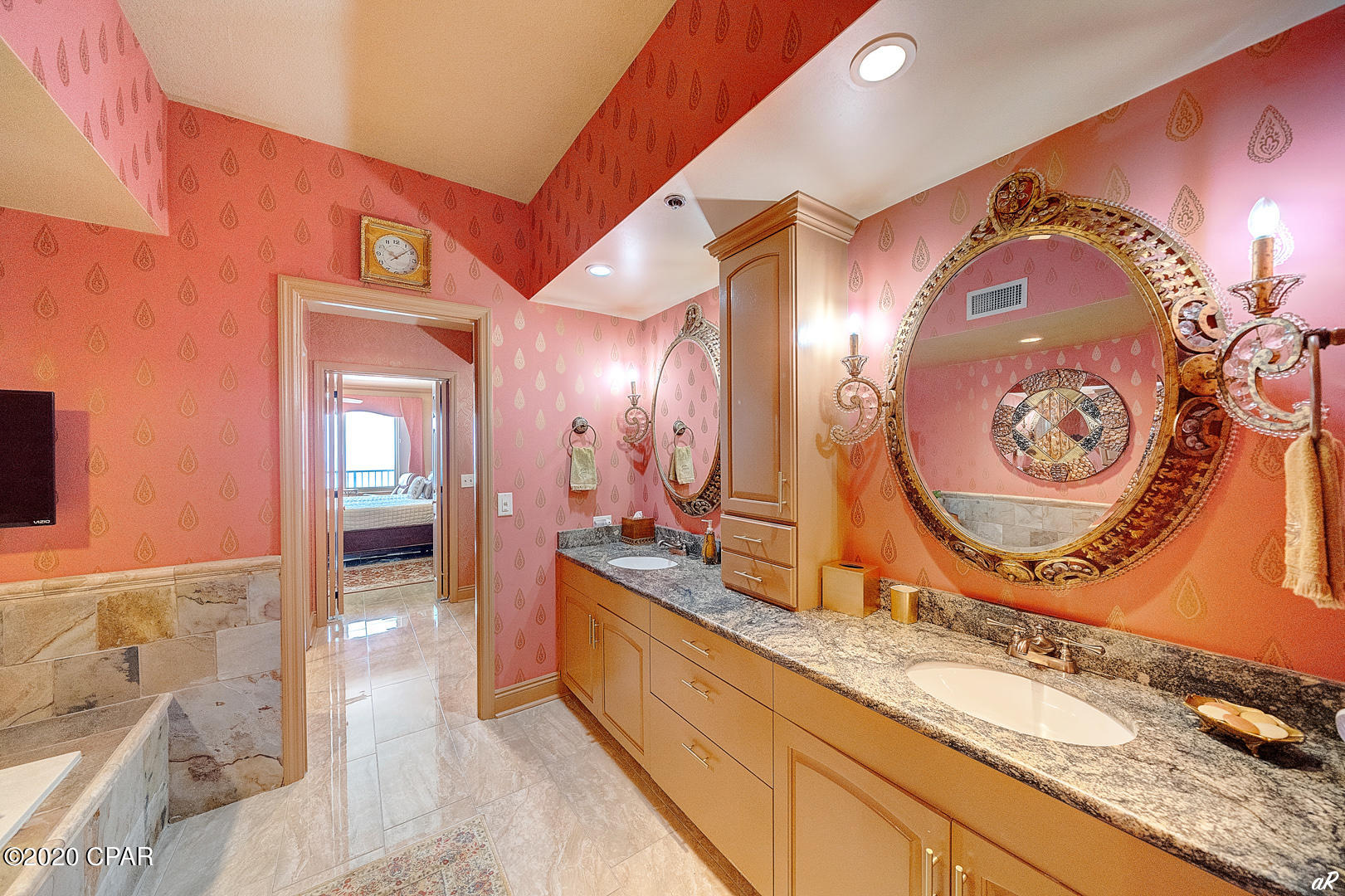 Summerwinds Condo - Residential