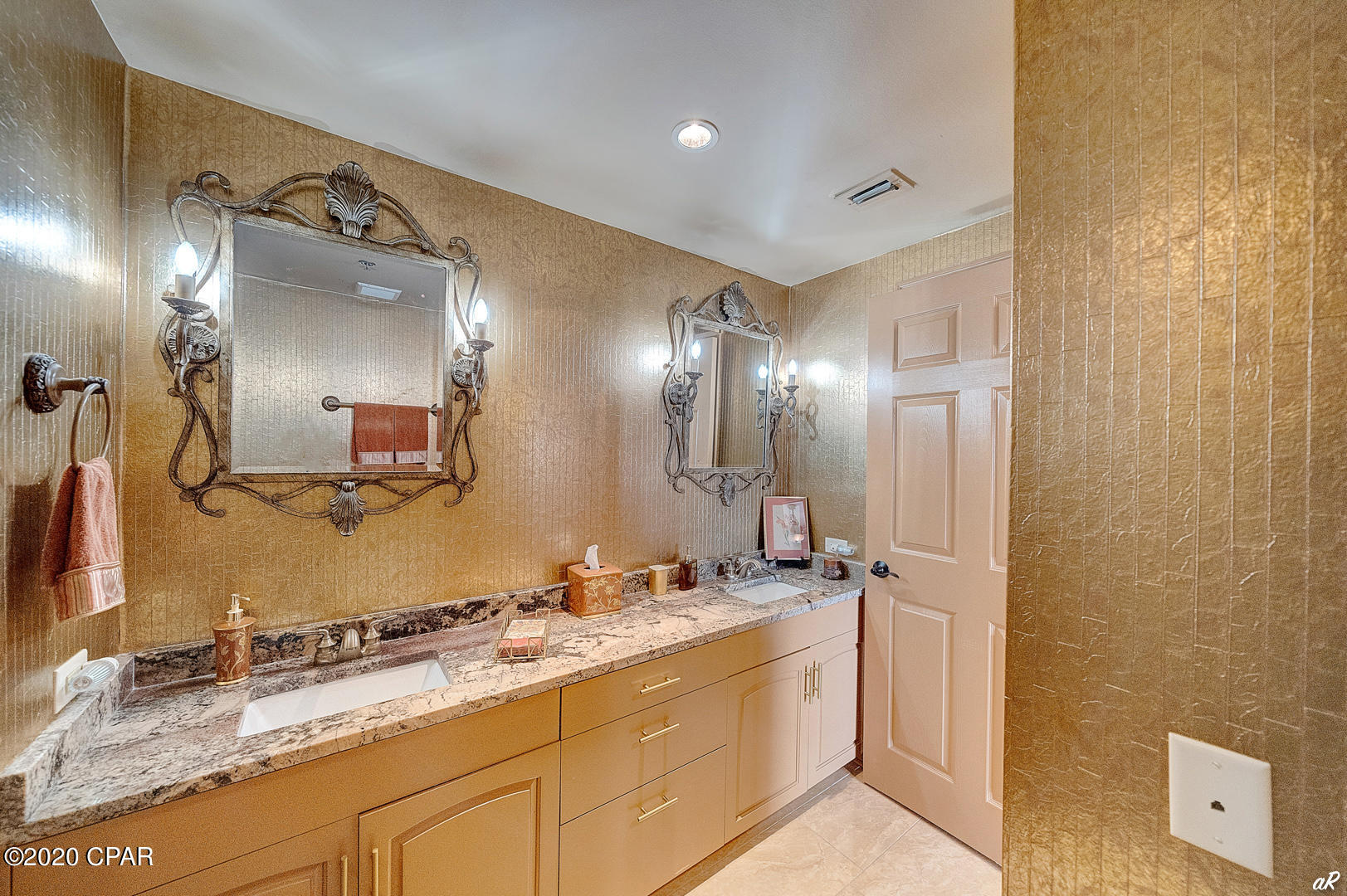 Summerwinds Condo - Residential