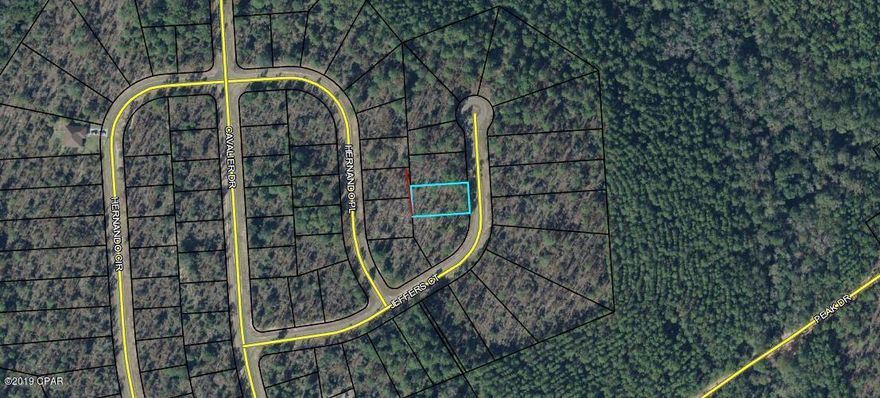 Nice vacant wooded lot on a paved road in the Sunny Hills Subdivision, very nice homes in the area and a golf course and club house, not far from Boat lake.