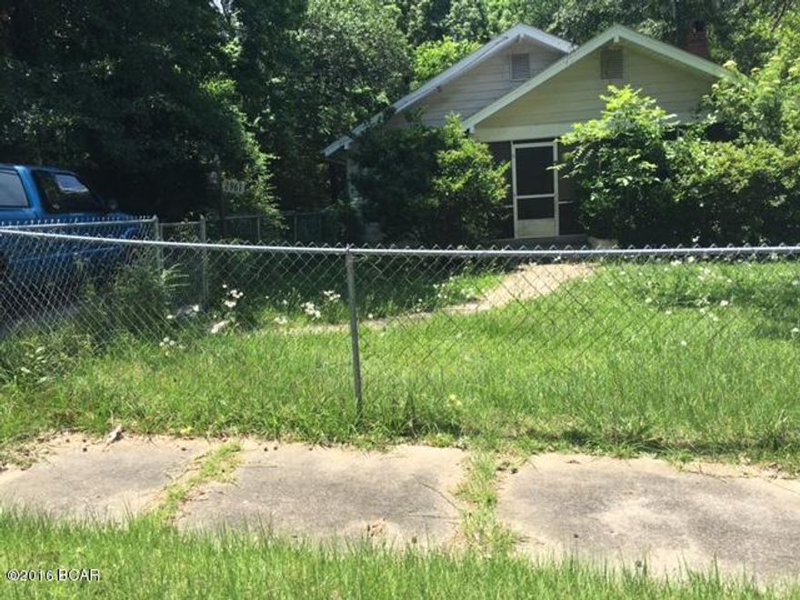 3BR/1B home located in town and close to all conveniences of town, including hospital, shopping and schools. Property is bank owned and being sold AS IS.