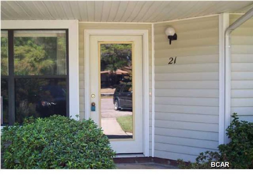 Cute 2BR 2BA townhome with large shade tree's, courtyard, W/D hookups, walking distance to the Bay and Parks. No Pets!