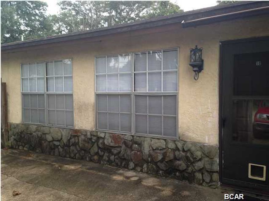 Very Charming apartment located in the heart of the city. Close to shopping, schools, TAFB, dining, and entertainment. Apartment features a closed in patio at the entrance, updated fixtures, and a small common area for children to play. The property also features tile flooring and has Washer and Dryer Connections.