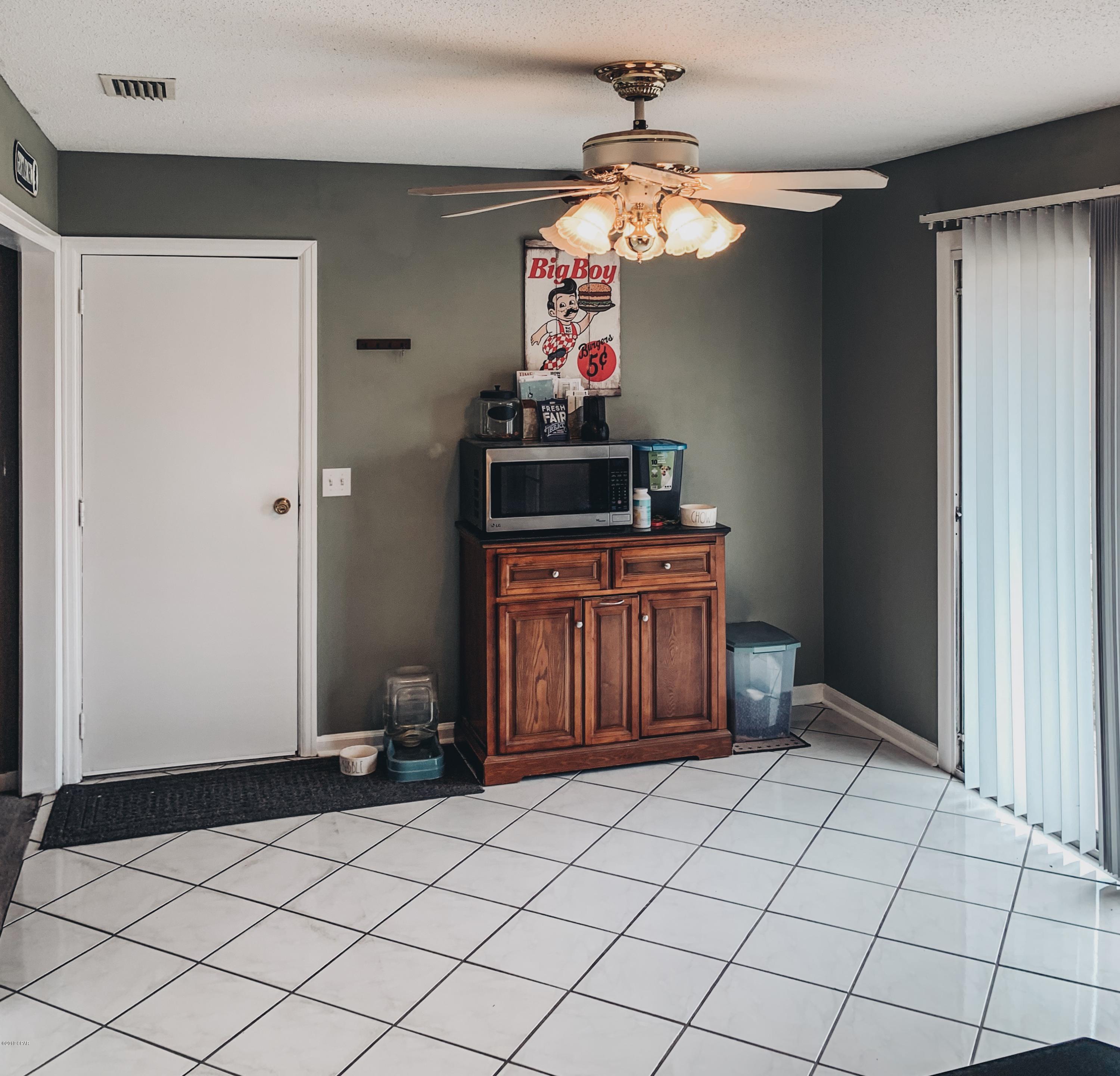 Venetian Villa 1st Add Replat - Residential