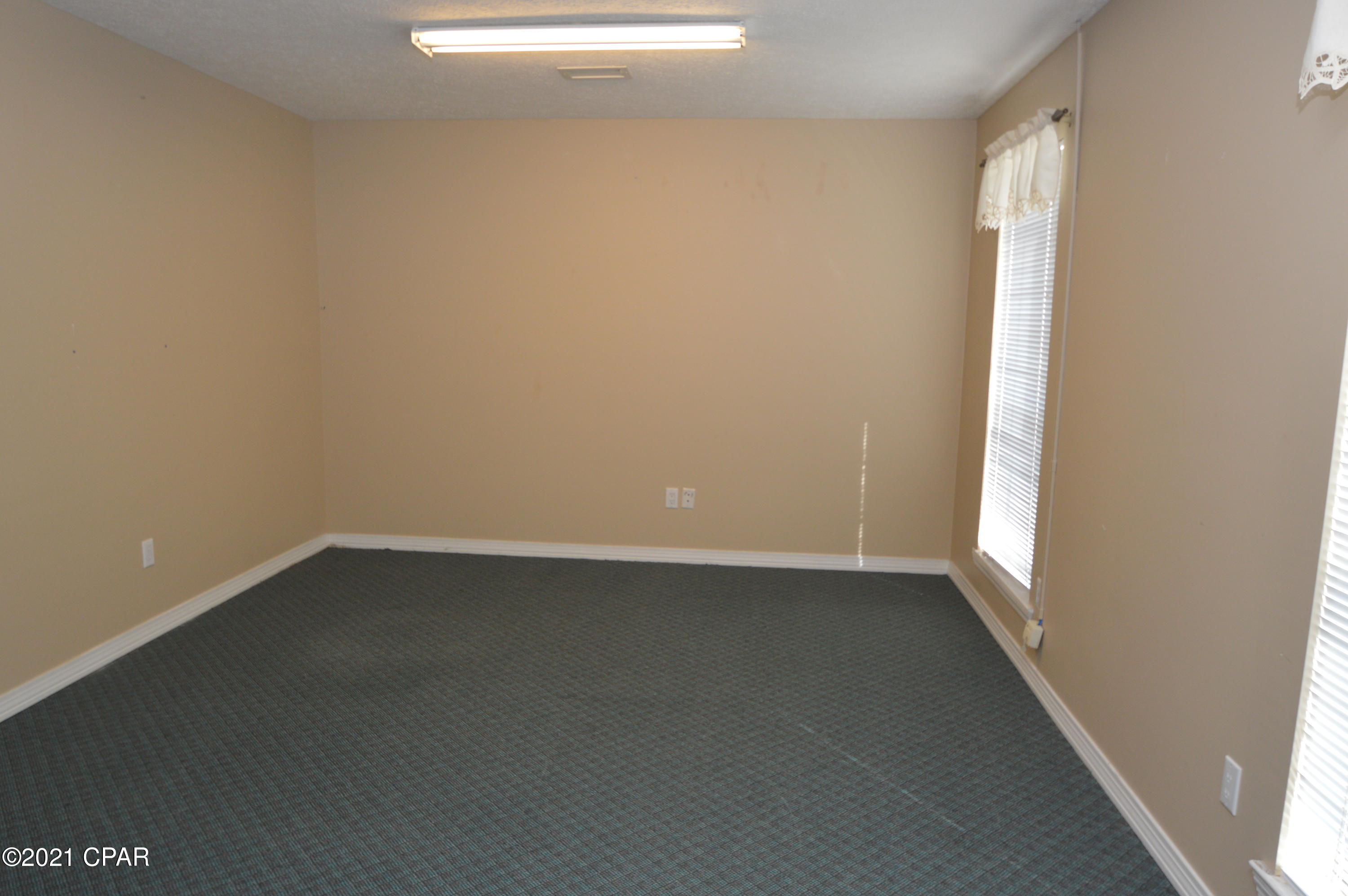 [No Recorded Subdiv] - Commercial Sale