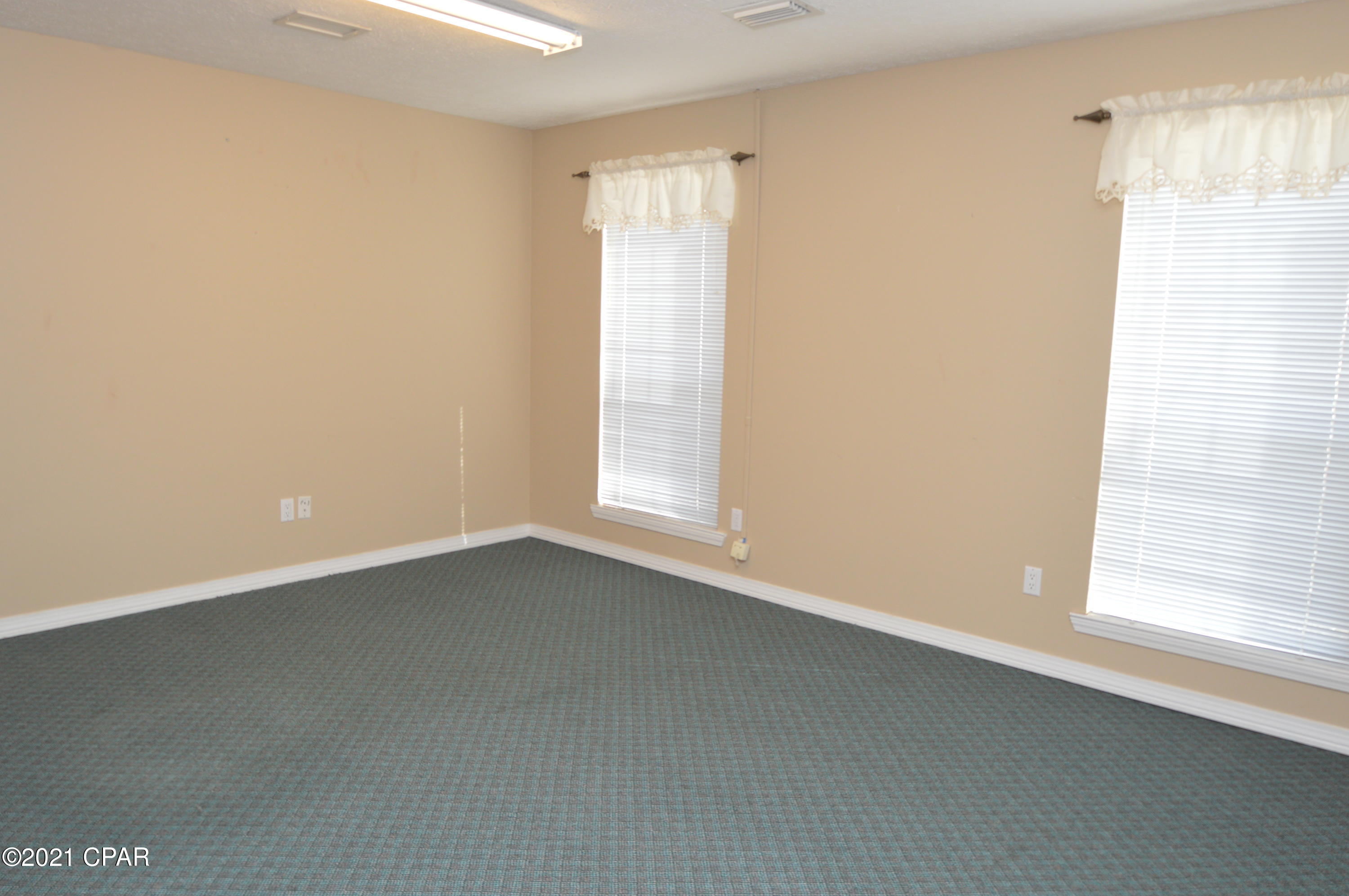 [No Recorded Subdiv] - Commercial Sale