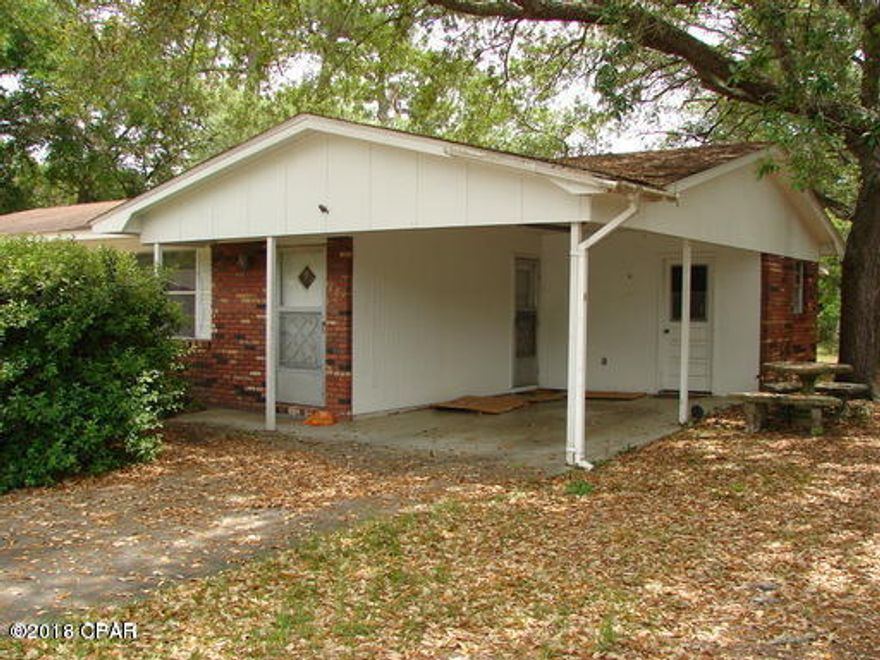 This home is located in Parker close to Tyndall AFB. This home has an enclosed ''Florida room'' which can be used as a bonus room, an eat-in kitchen, carport, outside laundry room, and a large fenced yard. 



*All pets are part of the application process and subject to homeowner approval 



All measurements are approximate