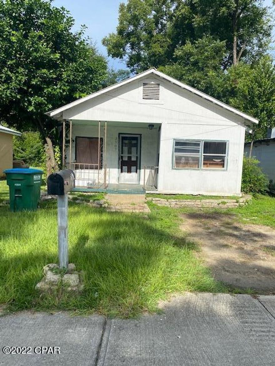 Little house on Orange St that was  on the rental market for several years.  Needs extensive repairs.  Being sold ''AS IS''  Will have to be an all cash deal.