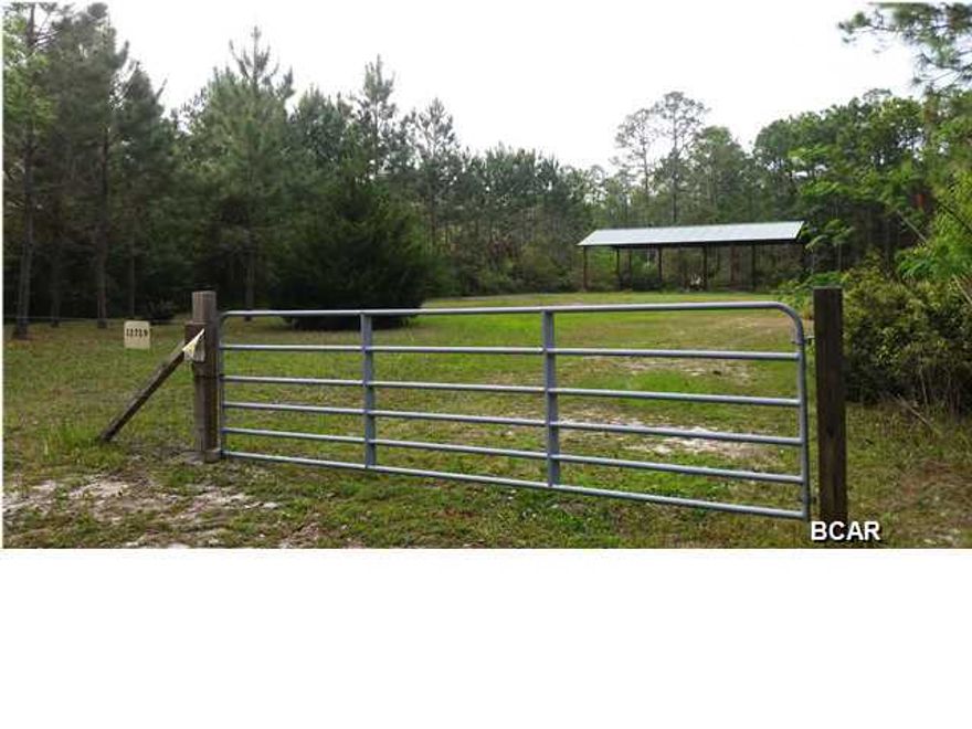 An acre, a peaceful sanctuary of nature where you will see deer on your property, owls, rare birds and butterflies... Have your horse on your own very private property. Near a boat ramp and public fishing docks. 20 minutes from Winn Dixie and Walmart and the main shopping and restaurants street. If you like to spend a day at the beach? 39 minutes buy car to Panama City Beach with white sand and aqua color water. A sense of place ... come closer to what's real... Electricity is on the city pole, ready for your new home or prefab No mobile homes. A Pole Barn with metal roof is in place as well as a partial fence, the land has been leveled, no flood zone. Nice neighborhood, of waterfront houses. Come reconcile with nature, come see it...