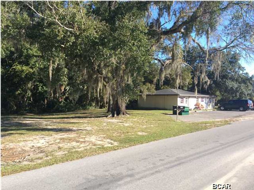 GREAT CORNER LOCATION IN LYNN HAVEN. SITUATED AT THE CORNER OF HWY 390 AND ILLINOIS AVENUE IN LYNN HAVEN WITH 150 FT ALONG HWY 390 - INCLUDES 6 LOTS. BUILDING ON SITE IS CURRENTLY LEASED TO PET GROOMING BUSINESS.