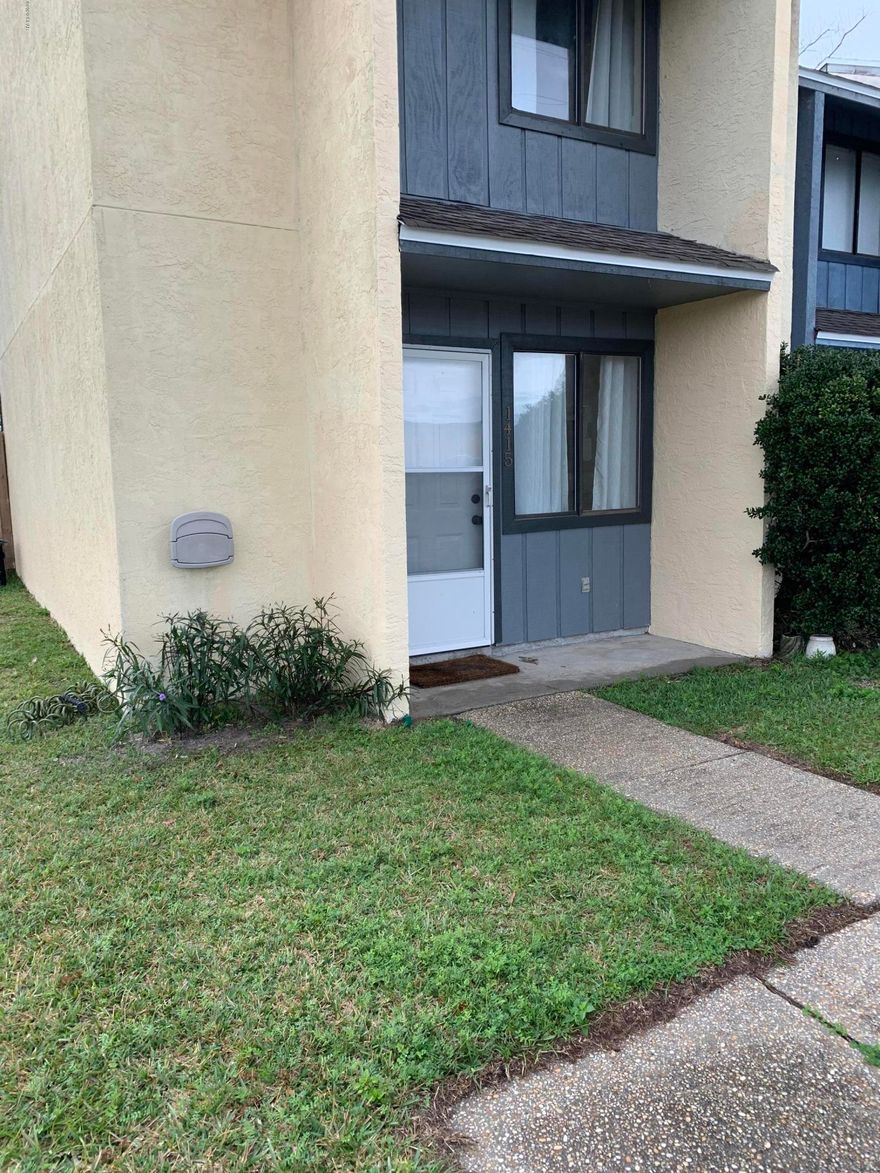 CURRENTLY UNDER CONTRACT. SELLER ACCEPTING BACKUP OFFERS>Welcome Home to this move in ready townhouse close to everything! I This 2 BDR/1.5 bath has new AC/Heat, new water heater, new cabinets and granite countertops. The yard is fenced for privacy with a storage shed already there!. With tile downstairs and carpet upstairs this home has everything you need. Close to Tyndall and right across from Cedar Grove Elementary. Call on this one today!!