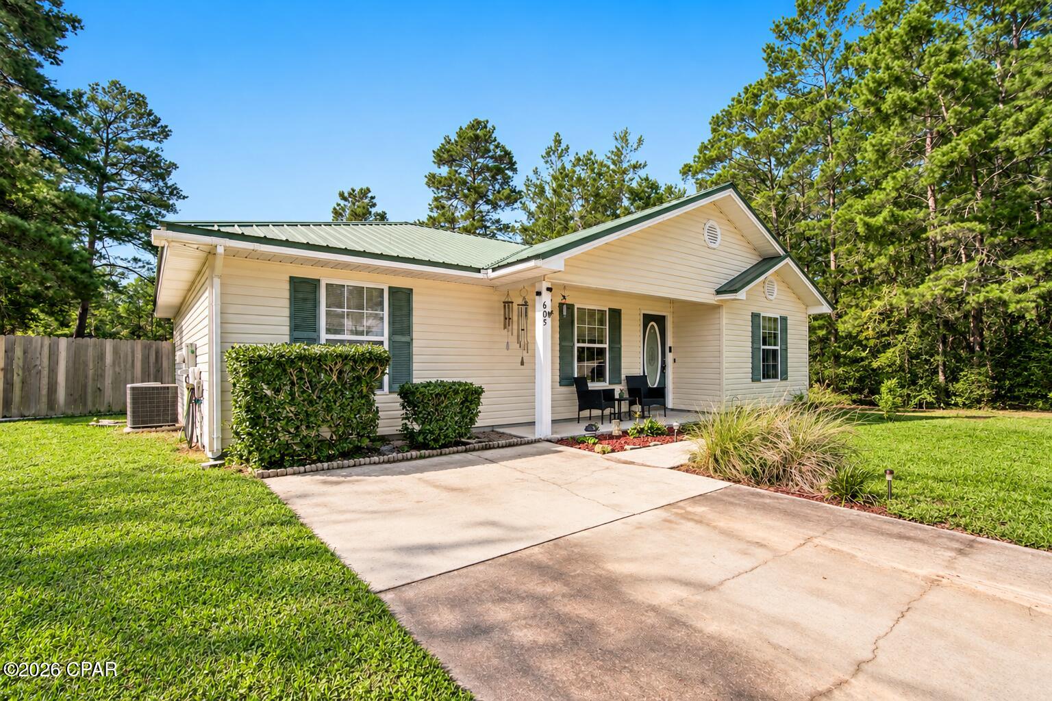 605 W Violet Lane