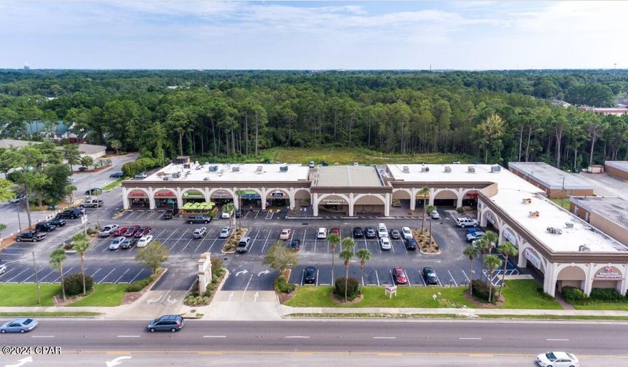 This 890 sq. ft. space is available for lease in the Coronado Shopping Center, located in the heart of the busy 23rd Street commercial corridor in Panama City. The shopping center is anchored by popular tenants like Maharajas, Taziki's, and Granny Cantrell's, which brings in steady foot traffic. This is a prime location for businesses looking to grow in a thriving area.