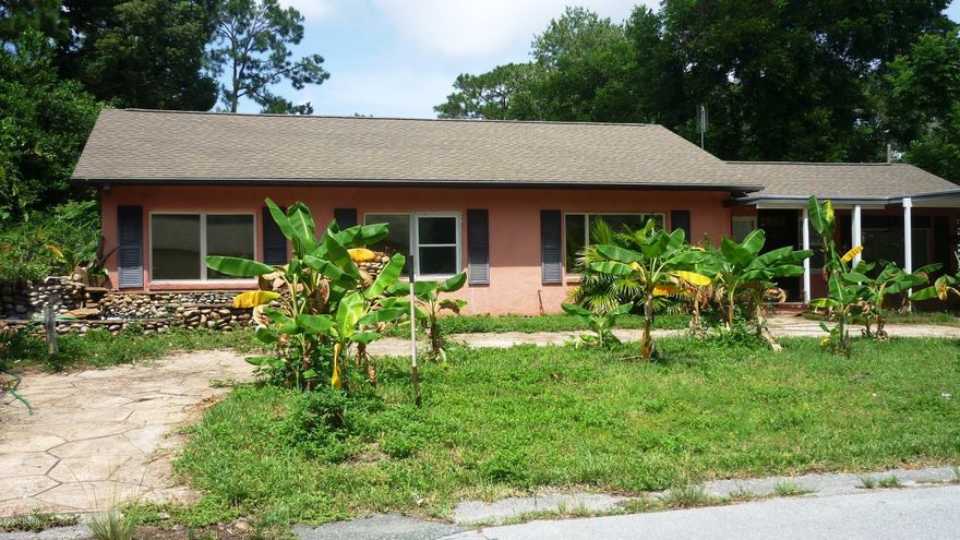 IN THE BEAUTIFUL COVE AREA, THIS PROPERTY IS JUST WAITING FOR RESTORATION. LOTS OF POTENTIAL AND ONCE RESTORED YOU WILL HAVE A BEAUTIFUL 4 BR 2 BATH  HOME AND JUST MINUTES FROM DOWNTOWN SHOPPING, RESTURANTS AND THE HOSPITAL. Age, sq. ft  and lot size are approximate. Please verify