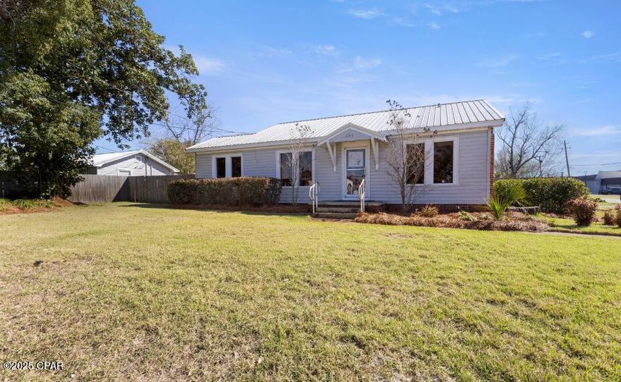 Great opportunity to lease a well maintained property near Downtown Panama City. The main building features up to 4 offices with 2 flex areas, 1 bathroom and a kitchen. The property also includes a fenced yard with a large gate and storage building. Excellent property for office space use, a contractor/vendor etc. Highly desirable location and exposure.