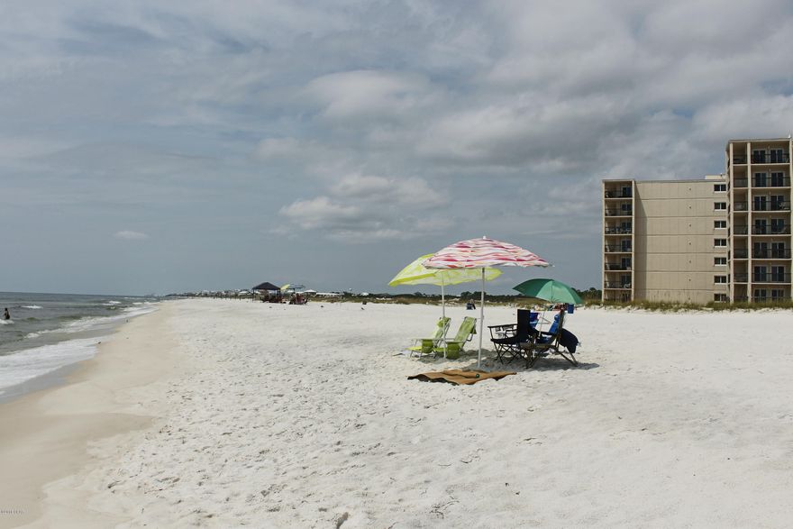 The most desired building in Pinnacle Port, plus this is an end unit with beautiful views of Camp Helen, Lake Powell, and the World's Most Beautiful Beaches.  This 2-bed 2-bath fully furnished unit is remodeled and ready for you to come have fun in the sun.  Better hurry, these units don't last on the market long.