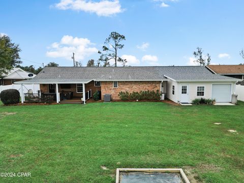 A home in Blountstown