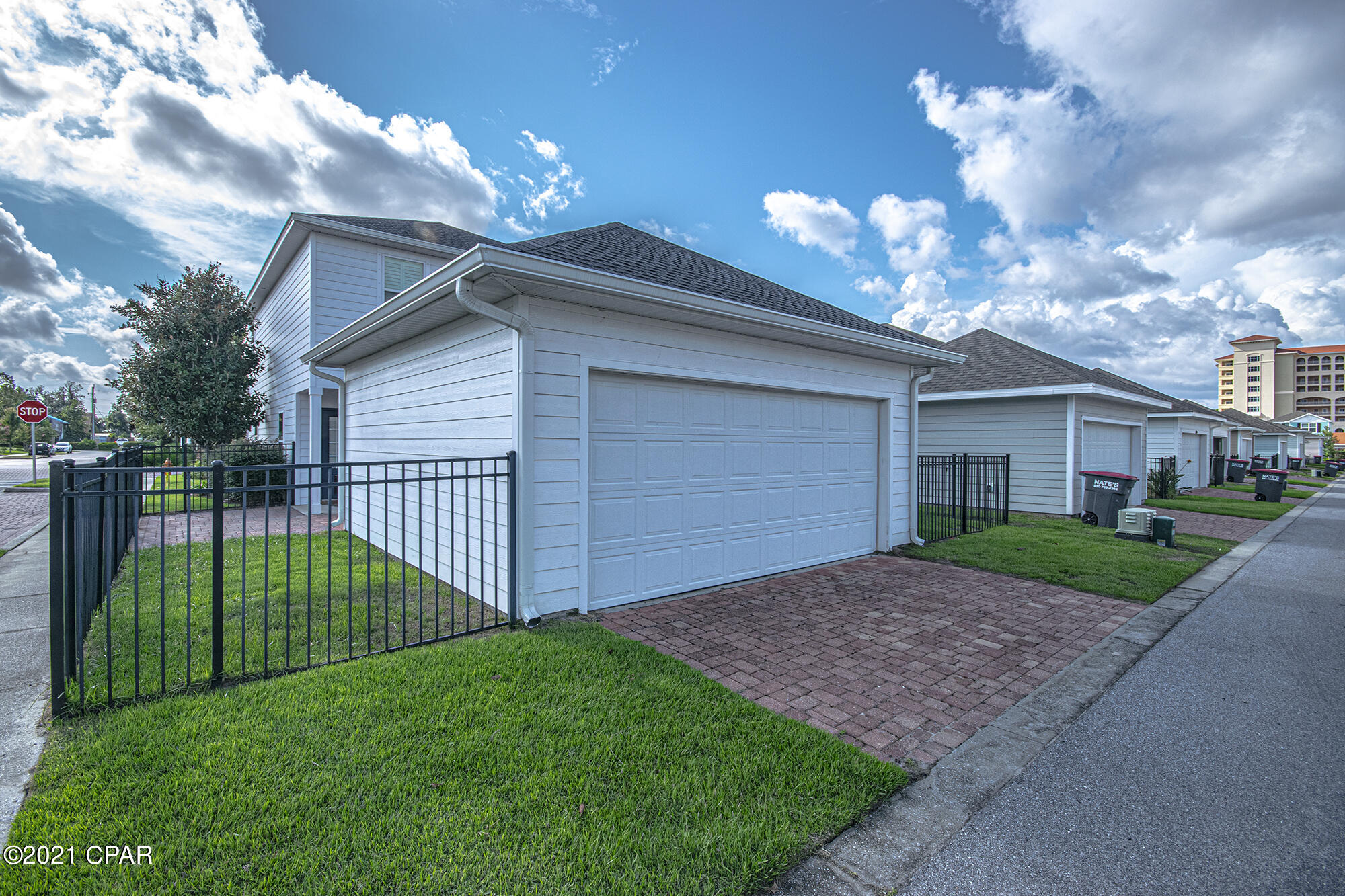 Magnolia Bay Club - Residential