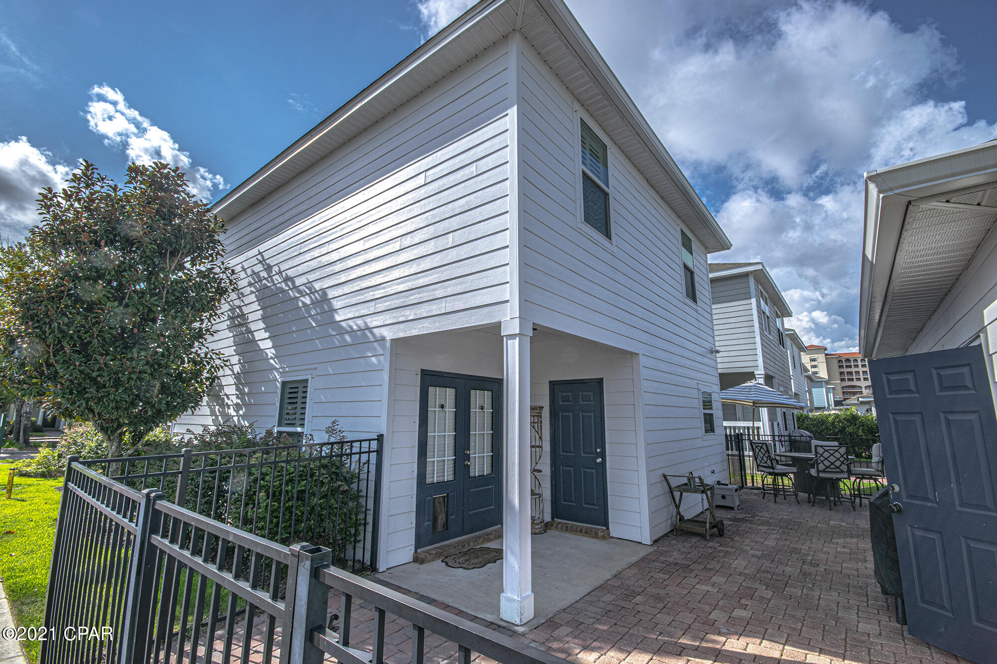 Magnolia Bay Club - Residential