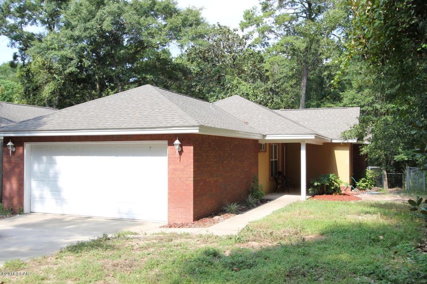 Single story home with fenced backyard and screened in back patio. Master bedroom with master suite bath has double sinks, garden tub with separate shower, large vanity and walk-in closet . Open living room, tiled kitchen with separate dining area.



Short distance to Highpoint boat ramp and park, 5 mins to Deerpoint Lake Recreation Park, 25min to TAFB, 15 min to town, 40 min to PC.