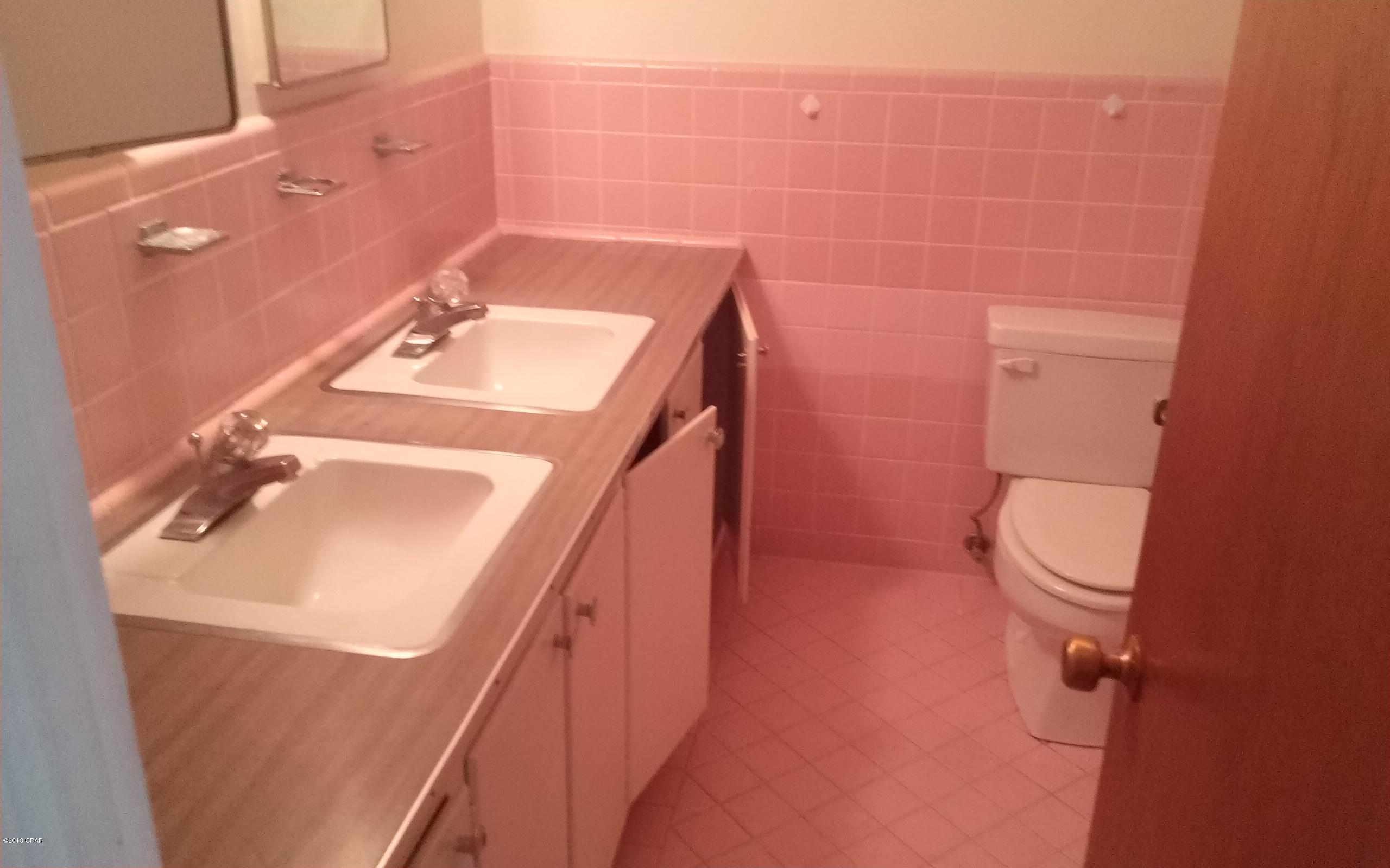 Woodlawn Unit 1 - Residential Lease