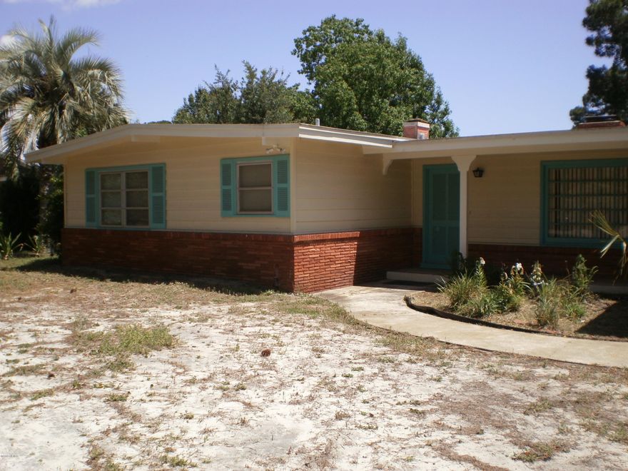 This waterfront home is located near NSA Panama City and the Hathaway Bridge. This home features an open floor plan, dual electric ovens and a large yard with a patio and canal access. This home also features a 1 car carport.



*Heat- Cent/Gas



*All pets are part of the application process and subject to the homeowner's approval



All measurements are approximate