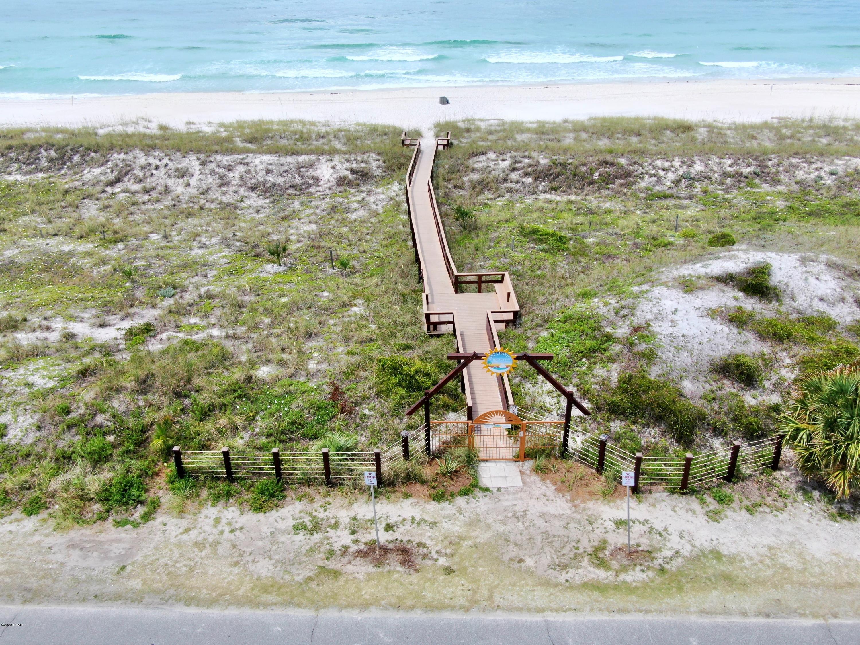 Santa Monica Beach - Land