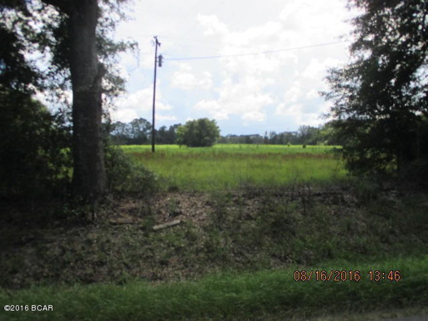 18.75 Acres of beautiful land in Jackson County Florida!  Property was once used for horses and would be a great place for your Mini Farm with no restrictions!  Build your Dream Home and enjoy the quiet rural life of living in Florida with all the amenities of living in our great state of Florida!  This is a great deal on a great place!!