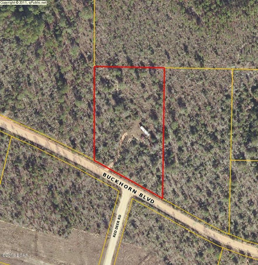 Beautiful wooded lot (2.87 acres) in Buckhorn Creek.

Build your home or getaway here....manufactured homes welcomed. This lot has a well and septic tank in place.